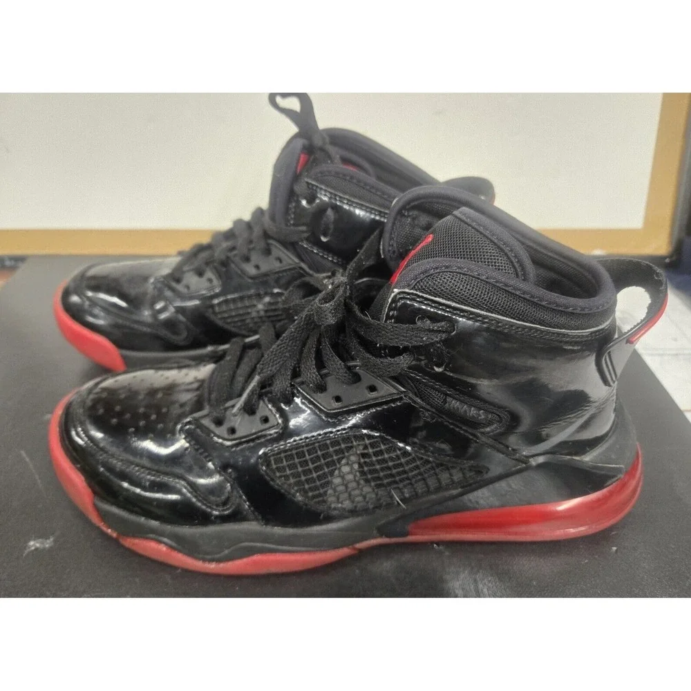 Size 8- Jordan Mars 270 Bred - CD7070-006